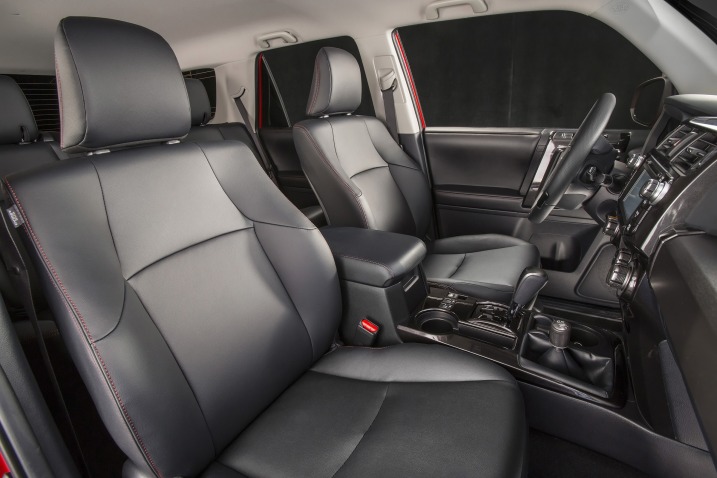 المقاعد الأمامية لسيارة Toyota 4Runner